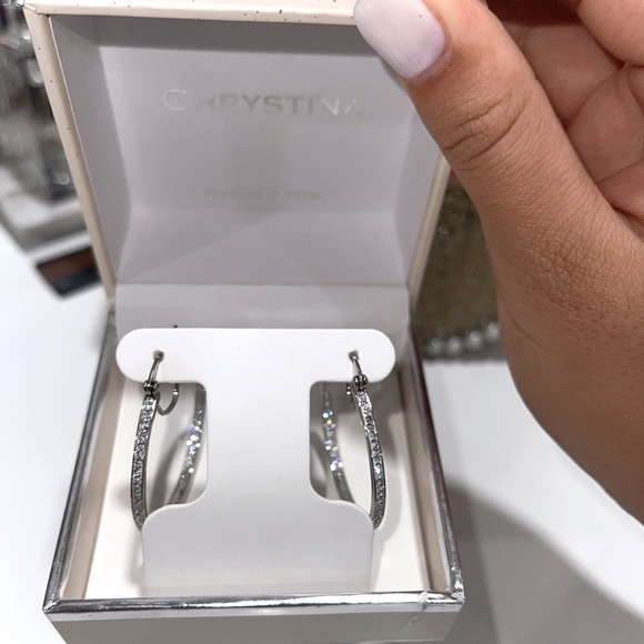 CHRYSTINA 💓 Silver Medium Sized Hoop Earrings - Picture 4 of 4